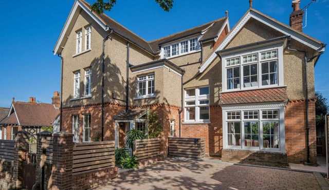 A large detached house with sea view that sleeps 12 guests in 6 bedrooms