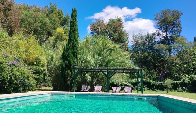 A LARGE FAMILY HOME NEAR THE BEACHES, 16 pers, 2 houses