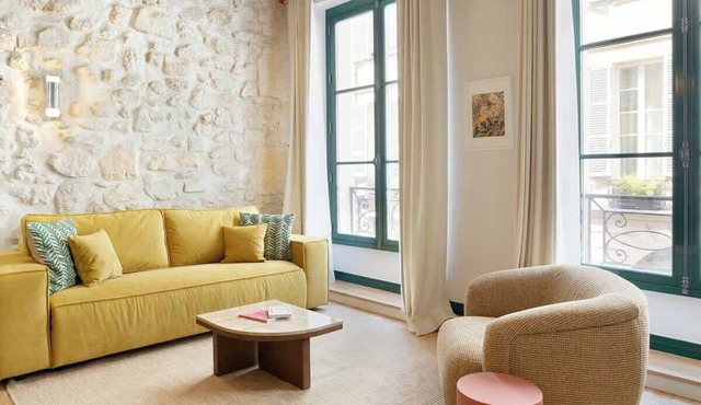 A Lavish 3-BR/3BA with Services in Saint-Germain