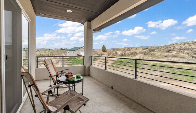 A Lazy Peaceful Retreat with Hills and Bike Park View