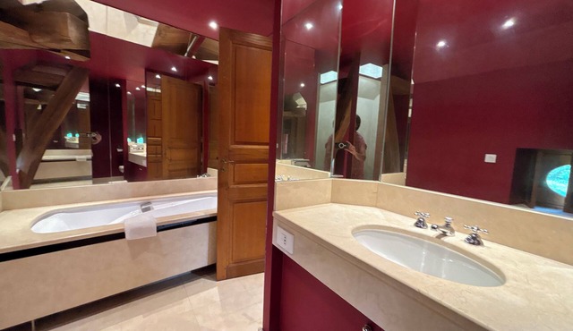 A legendary night in Gainsbourg's room at the Moulin des marguerites!