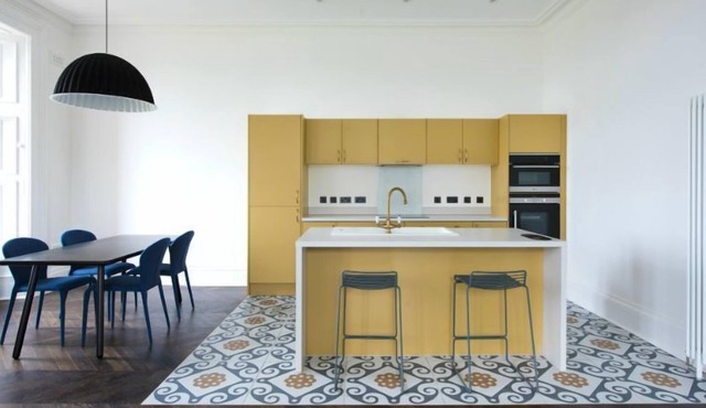 A lews castle that sleeps 2 guests in 1 bedroom