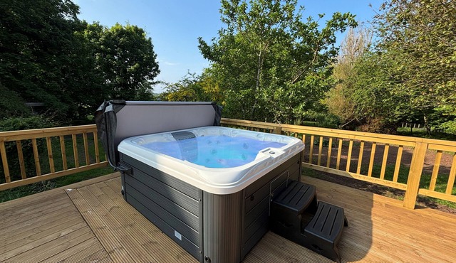 A-listed South Lodge, Dunbar with hot tub