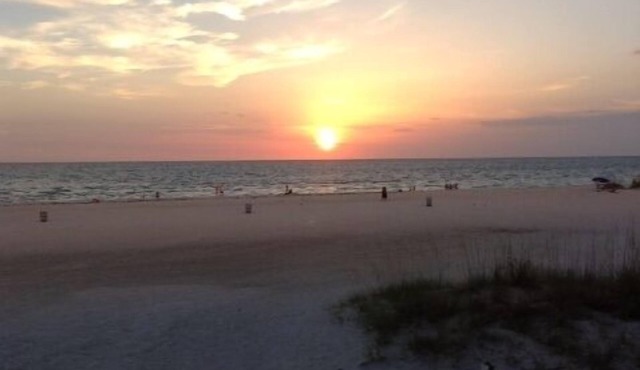 A Little Bit of Paradise-Direct Beachfront