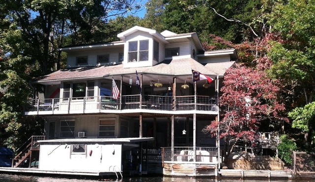 ~A~ Little Bit of Heaven on Lake Lanier - Convenient to TIEC