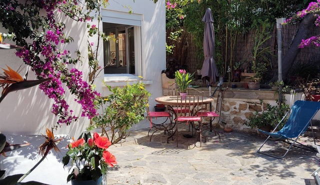 A LITTLE CORNER OF PARADISE. LOFT/DUPLEX TWO STEPS FROM THE SEA Fully air-conditioned