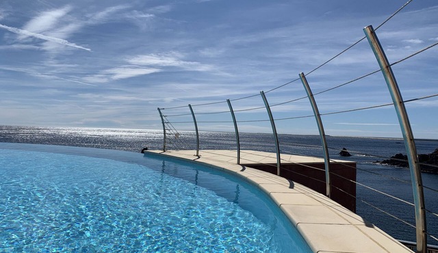 A little corner of paradise on the Esterel, waterfront, sea view, heated pool