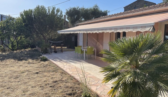 A little corner of paradise in a typical village with swimming pool and sea view