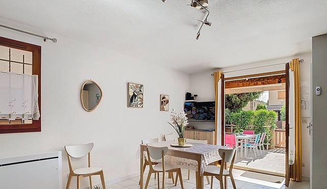 A little corner of paradise in a residence with pool