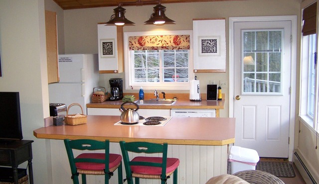 A Little Hideaway at the Edge of the Woods. Off Season Rates Kick in 11/1