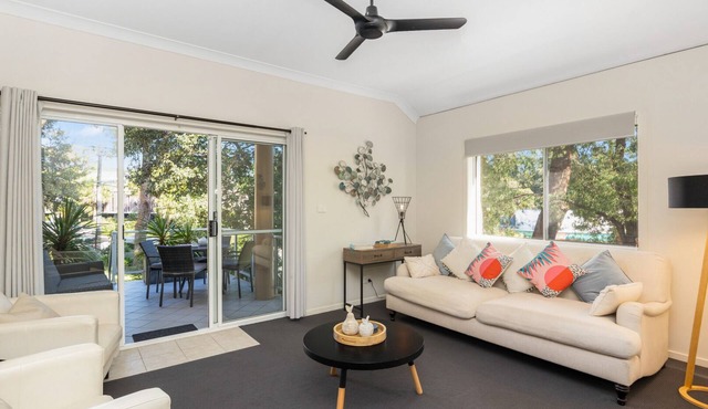 A Little Jewel By The Sea