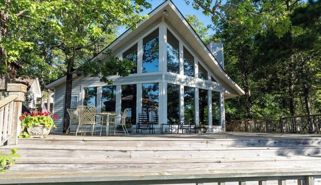 A Little Piece of Heaven on Greers Ferry Lake, 8 bedroom lakefront home