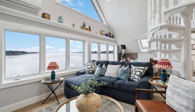 A Little piece of Paradise - stunning ocean views!