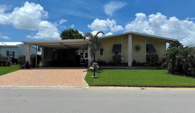 A little slice of paradise😎, with resort style living.