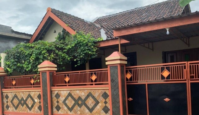 A local house 3 Bedrooms with very affordable price.