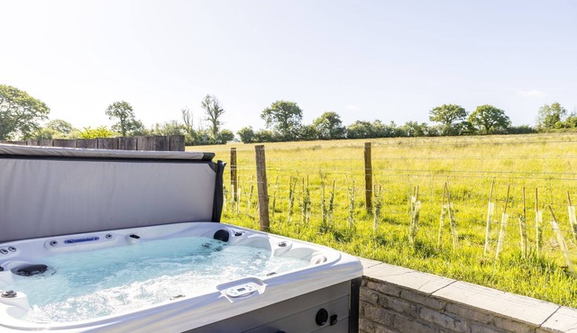 A lodge that sleeps 6 guests in 3 bedrooms