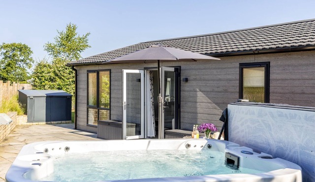 A lodge that sleeps 8 guests in 4 bedrooms