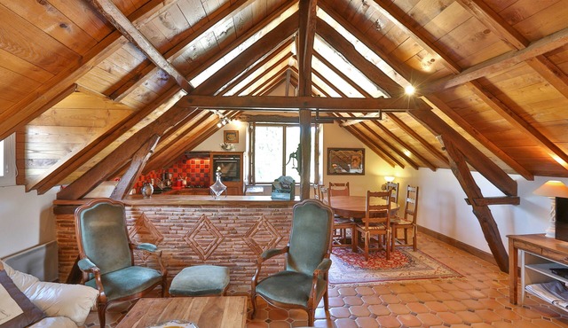 A lodging of character on a vast agricultural domain 12 km (Sarlat, Lascaux, eyzies)