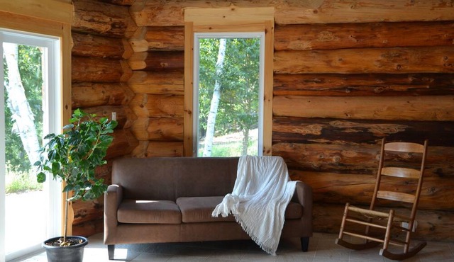 A log home with a meadow roof! On the edge of a beautiful lake !