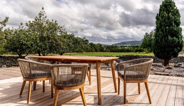 A long ashes park that sleeps 6 guests in 3 bedrooms