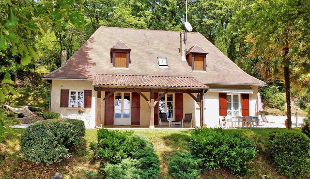 A l’oree des bois - gite with swimming pool