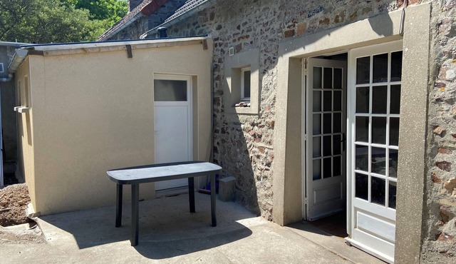 A Louer 600 Euros la Semaine Contact Heures Repas 0233521112