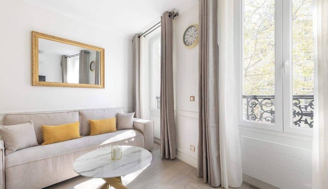 A Lovely 1-BR with Services in Batignolles