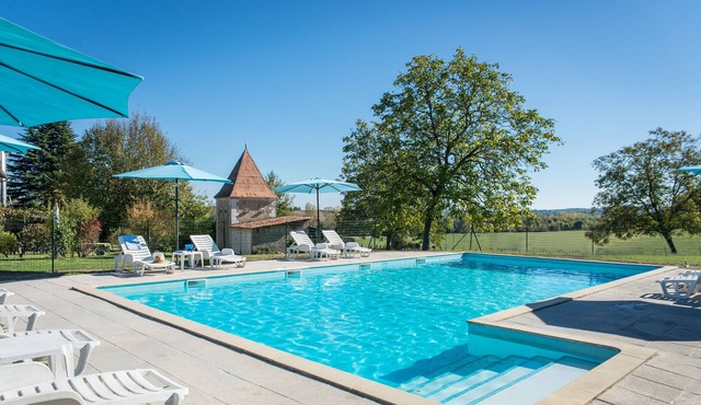 A Lovely 2 bedroom cottage with it's own private south facing garden...