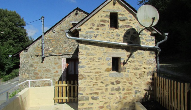 A Lovely 220+ years old cottage in the ‘Petit Cite de Charactere’ of Chailland.