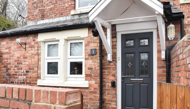 A lovely bolthole for two beside the river and C2C route.