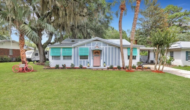 A Lovely Coastal Cottage in the seaside town of Darien Georgia n