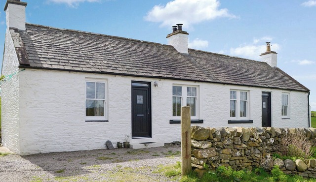 A lovely detached cottage with beautiful views in a peaceful location.