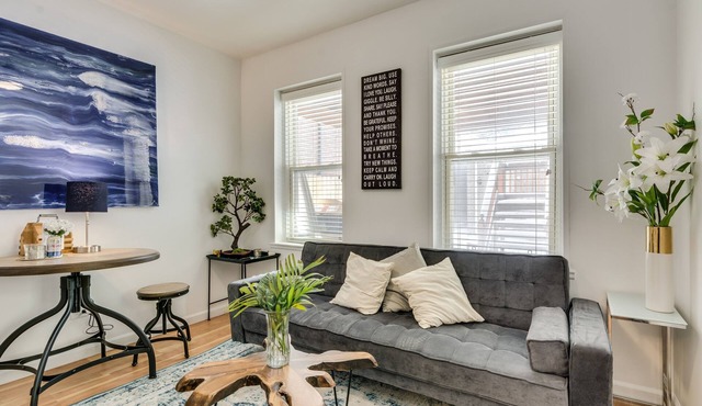 A Lovely Home Away from Home for a Fabulous Windy City Getaway by AllSet Turnover