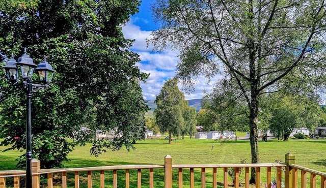 A lovely lodge enjoying an elevated spot on the Moffat Manor Country Park the perfect location for s