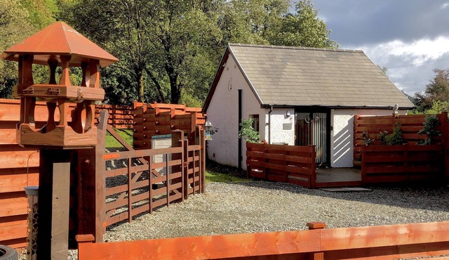 A Lovely Studio-Lodging for two, by the River in Scotland's first National Park