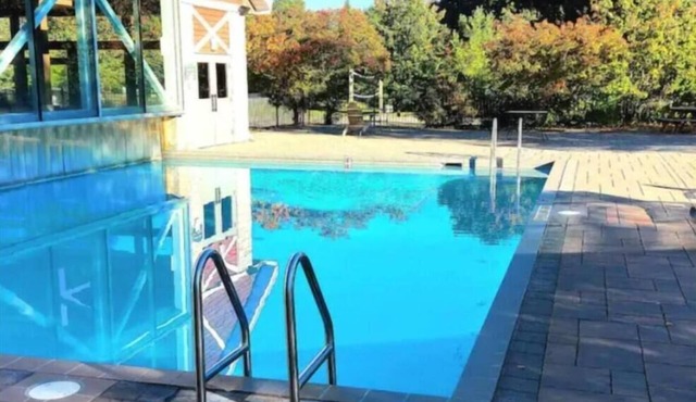 A lovely two-bedroom condo in Carriage Hills sleeps 8 persons