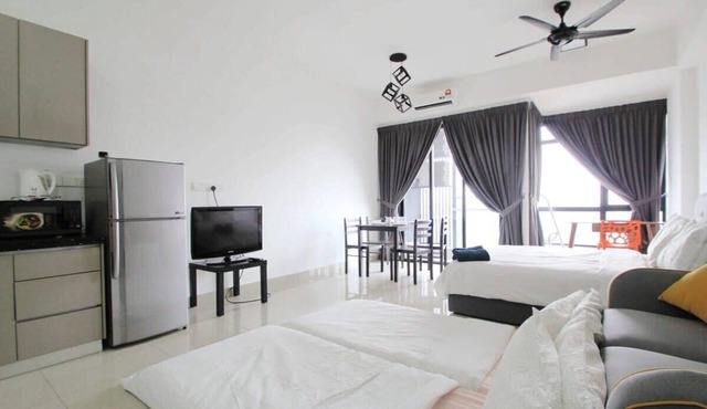 A Lovely, Utropolis Studio Near KDU, FREE Parking