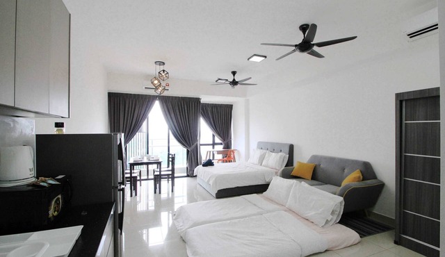 A Lovely, Utropolis Studio Near KDU, FREE Parking