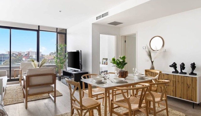 A Lux 2BR Apt Next to Melbourne Uni, FREE Parking