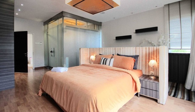 A Lux & Stylish 4BR House with Gazebo