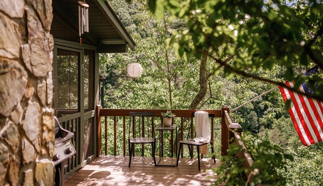 A luxe family-friendly escape with mountain views!