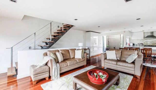 A Luxe Living Space 15 minute walk MCG