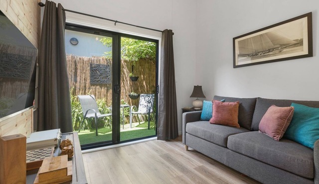 A luxurious apartment right near the seaside!