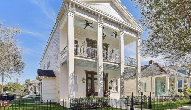 A Luxurious Bed and Breakfast in the Heart of Algiers Point.
