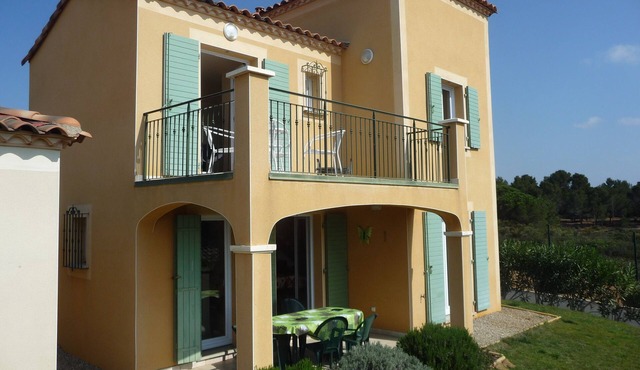 A luxurious detached villa in an exclusive residence with pool