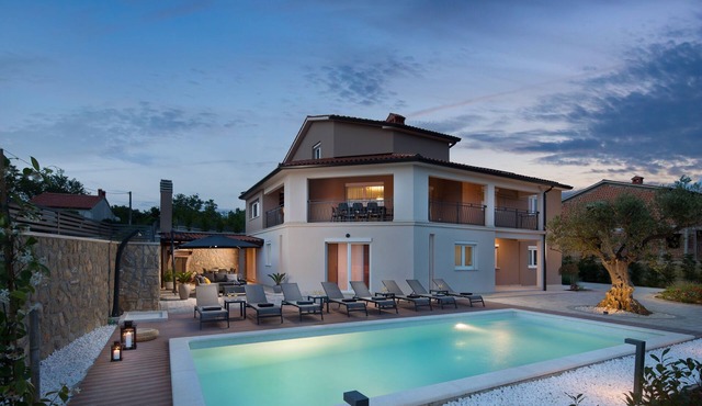 A luxurious gem near the sea, private and peaceful