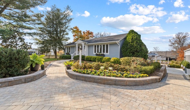 A Luxurious Home for Rest and Work.