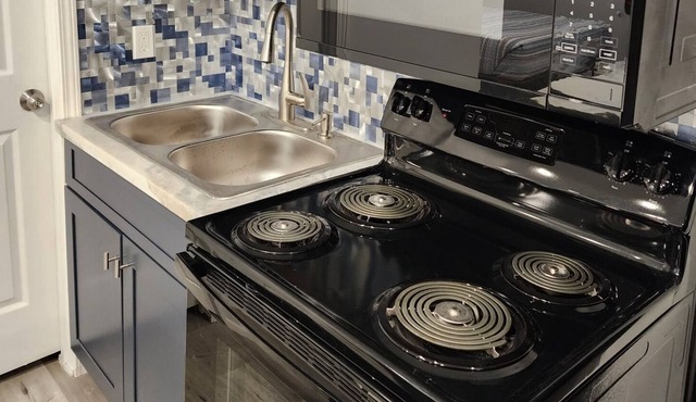 A luxurious new construction studio apartment just 20 min away from New Orleans!