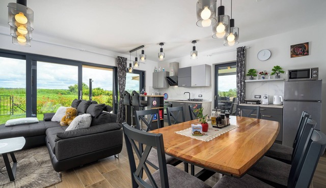 A luxury 3 bedroom, 2 storey apartment with garden and whirlpool - Brigitta 4