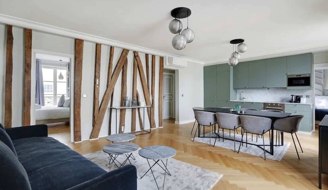 A Luxury 3-BR/3BA with A/C in Montmartre